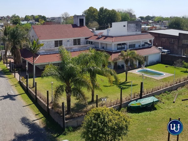 Casa amplia con jardín y pileta