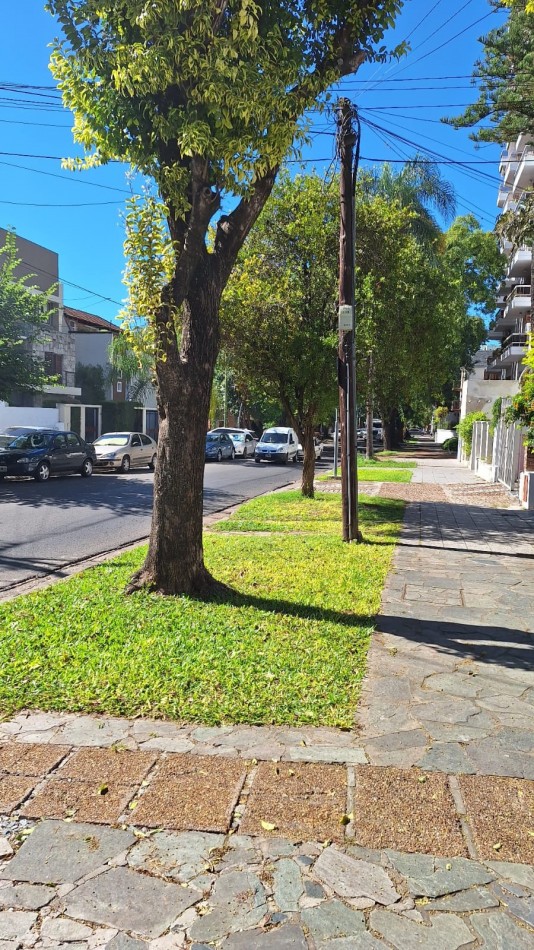 Casa interna con cochera en zona parque!