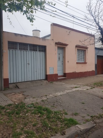 Casa en venta (a refuncionalizar) excelente ubicacion