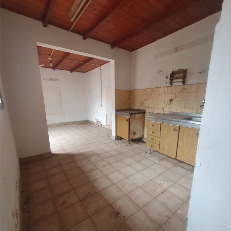 Casa en venta (a refuncionalizar) excelente ubicacion