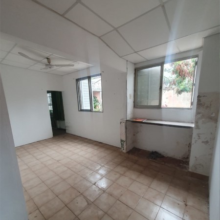 Casa en venta (a refuncionalizar) excelente ubicacion