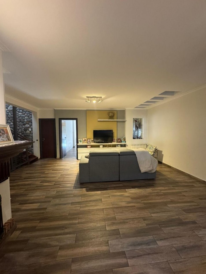 VENTA DE IMPORTANTE CASA EN ZONA CENTRO PARQUE