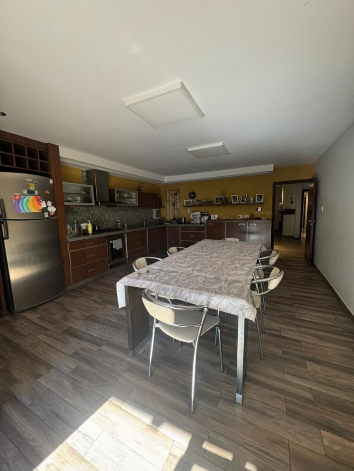 VENTA DE IMPORTANTE CASA EN ZONA CENTRO PARQUE