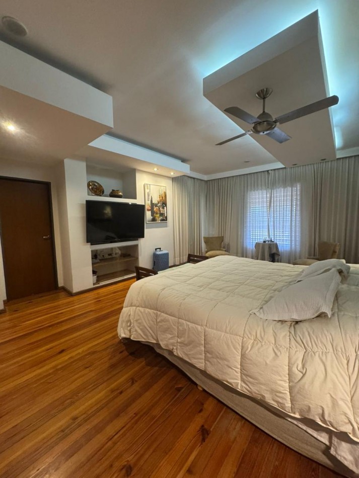 VENTA DE IMPORTANTE CASA EN ZONA CENTRO PARQUE