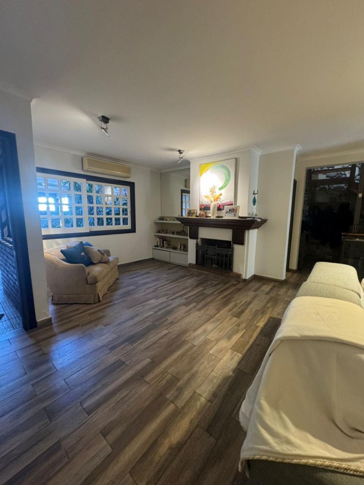 VENTA DE IMPORTANTE CASA EN ZONA CENTRO PARQUE
