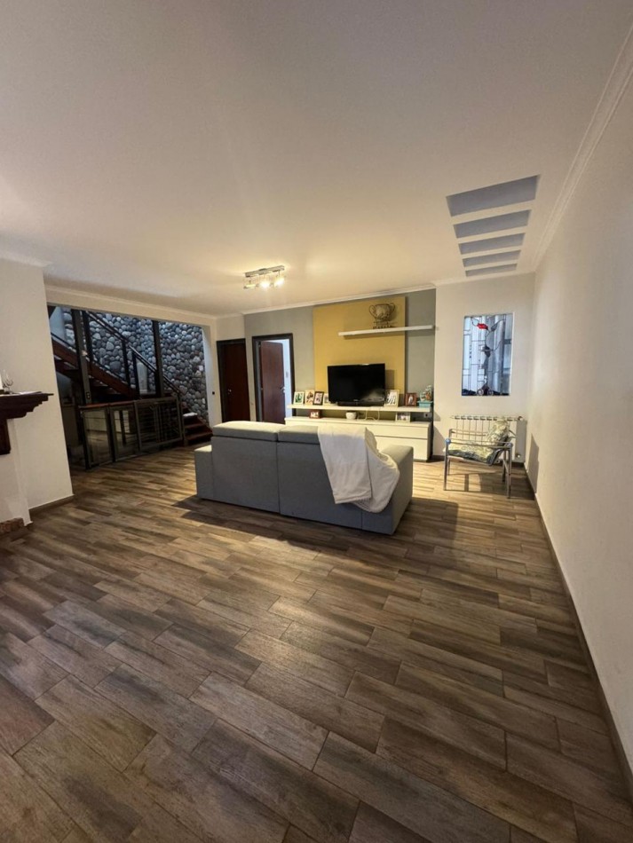 VENTA DE IMPORTANTE CASA EN ZONA CENTRO PARQUE