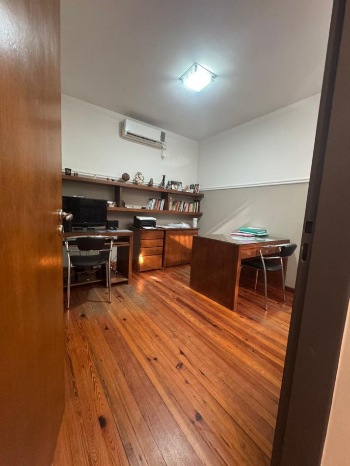 VENTA DE IMPORTANTE CASA EN ZONA CENTRO PARQUE