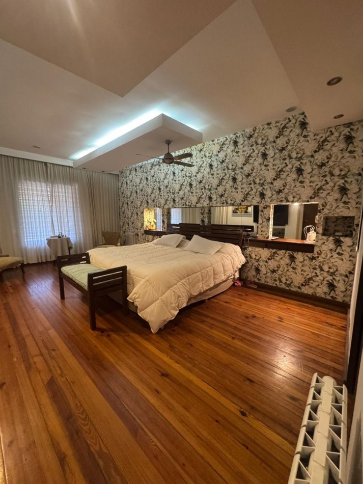 VENTA DE IMPORTANTE CASA EN ZONA CENTRO PARQUE