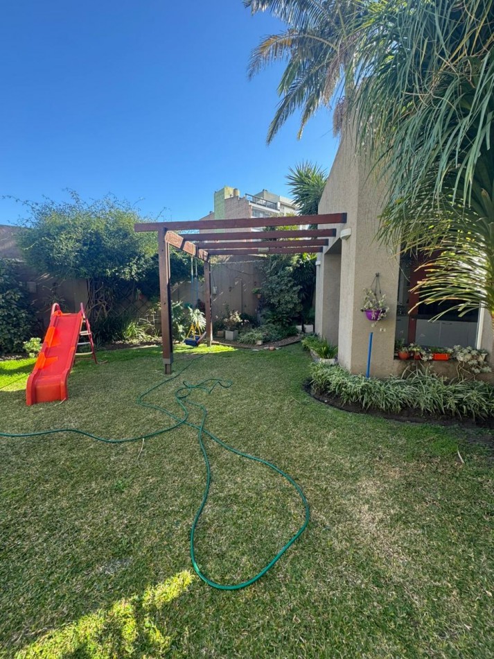 VENTA DE IMPORTANTE CASA EN ZONA CENTRO PARQUE