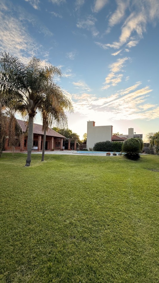Amplia propiedad con parque
