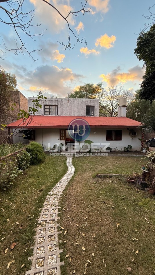 Casa zona barrio Jose Hernandez. 